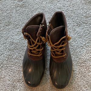 sperry boots slightly worn